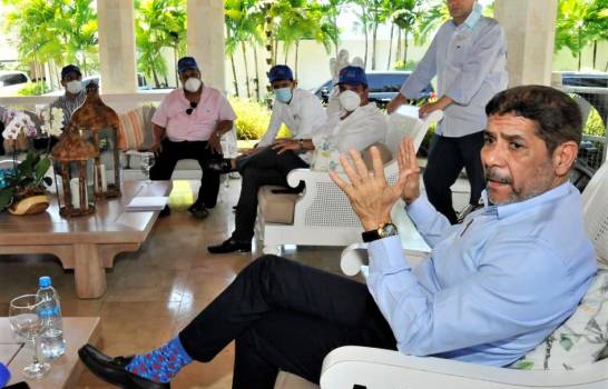Asegura Gobierno trabaja para mejorar comercializaci&oacute;n y producci&oacute;n sector av&iacute;cola