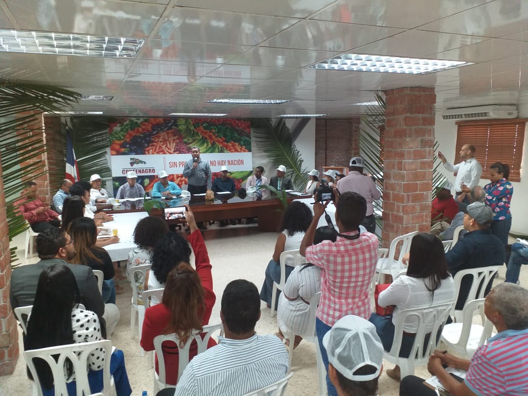 &ldquo;Sector tur&iacute;stico necesita de la producci&oacute;n de coco del pa&iacute;s&rdquo;