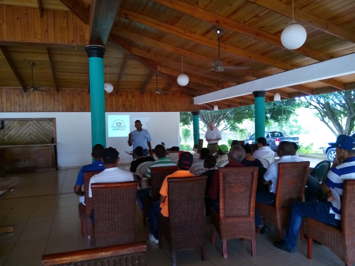  Imparten taller sobre la importancia del registro en finca