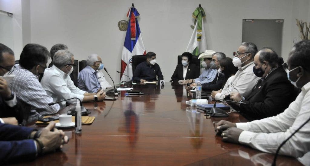 Agricultura designa comisi&oacute;n para restablecer exportaciones de carne bovina hacia EE. UU.