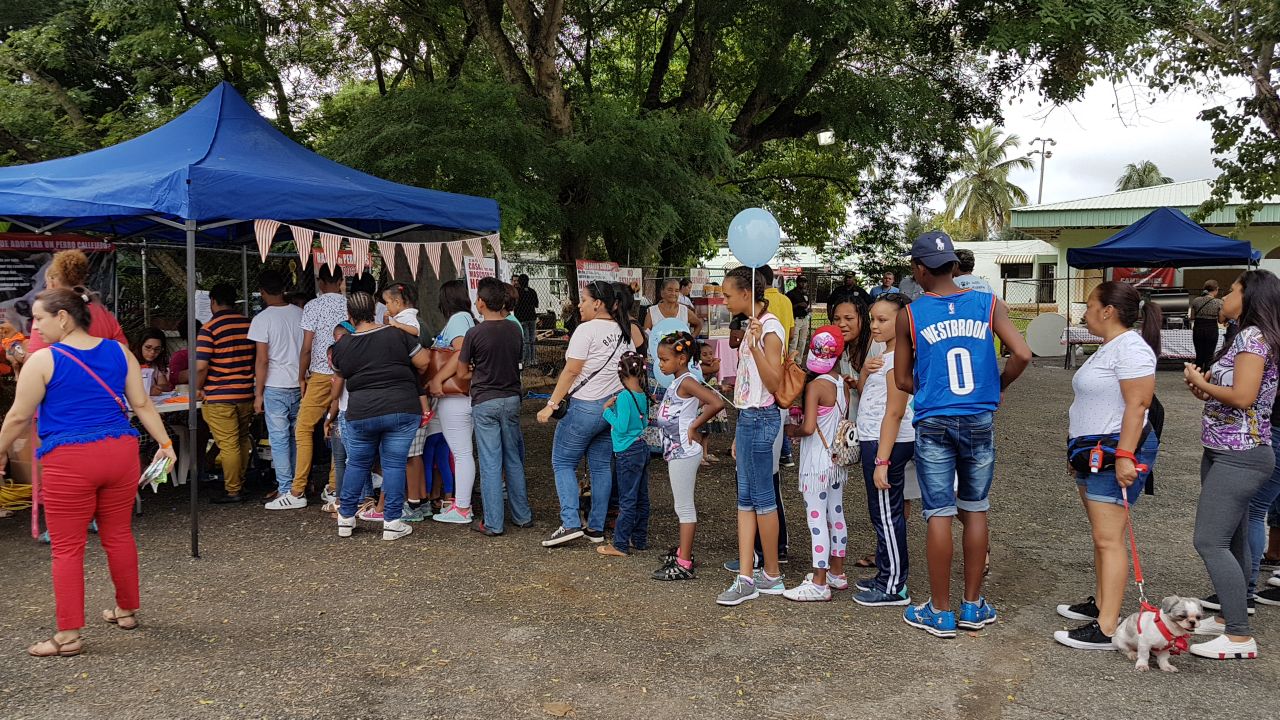 Grupo rescate lleva a cabo tarde para compartir con mascotas