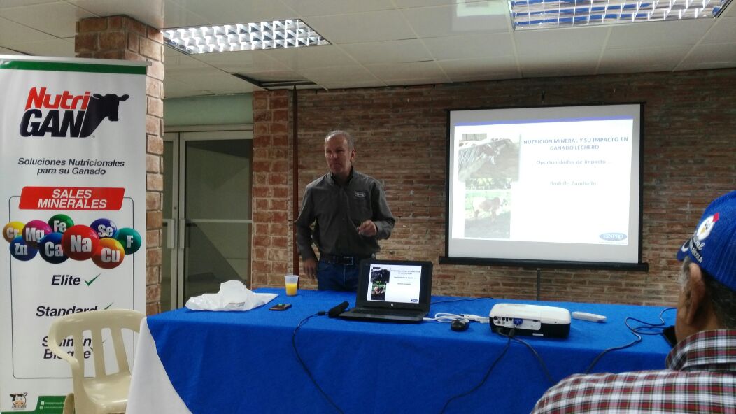 Imparten taller sobre nutrici&oacute;n mineral en ganado lechero